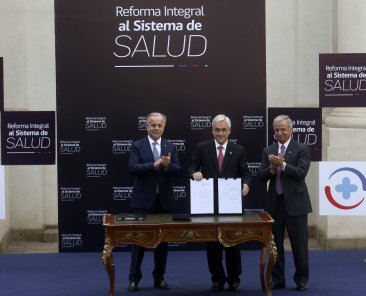 22 de Abril de 2019/SANTIAGO
El Presidente Sebastin Piera, acompaado por el ministro de Salud, Emilio Santelices, y autoridades, presenta la reforma integral al sistema de salud. FOTO:CRISTOBAL ESCOBAR/AGENCIAUNO